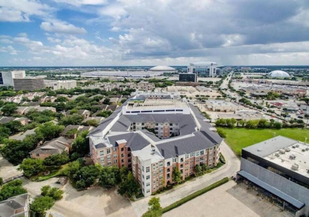 Inviting 2Br - Gym, Pool, Biz Center & Free Parking! Walk 2 Nrg Stadium! Near Med Ctr, Galleria, & Rice Village Houston Bagian luar foto