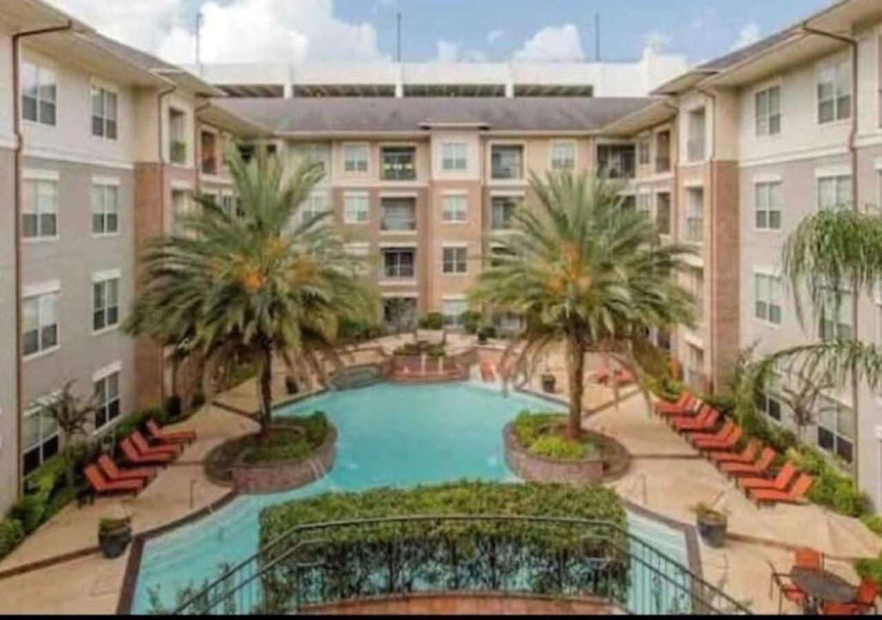Inviting 2Br - Gym, Pool, Biz Center & Free Parking! Walk 2 Nrg Stadium! Near Med Ctr, Galleria, & Rice Village Houston Bagian luar foto
