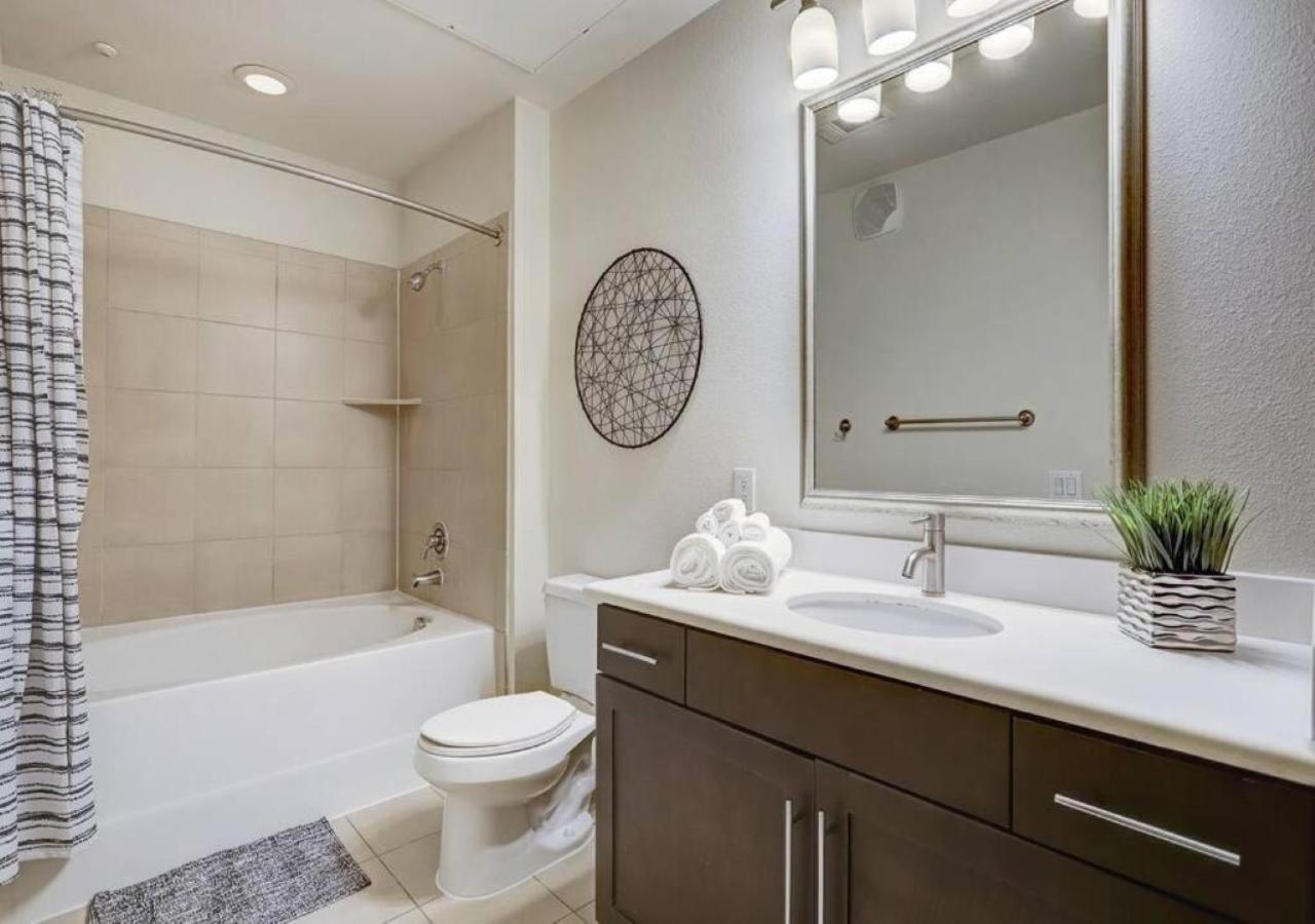 Inviting 2Br - Gym, Pool, Biz Center & Free Parking! Walk 2 Nrg Stadium! Near Med Ctr, Galleria, & Rice Village Houston Bagian luar foto