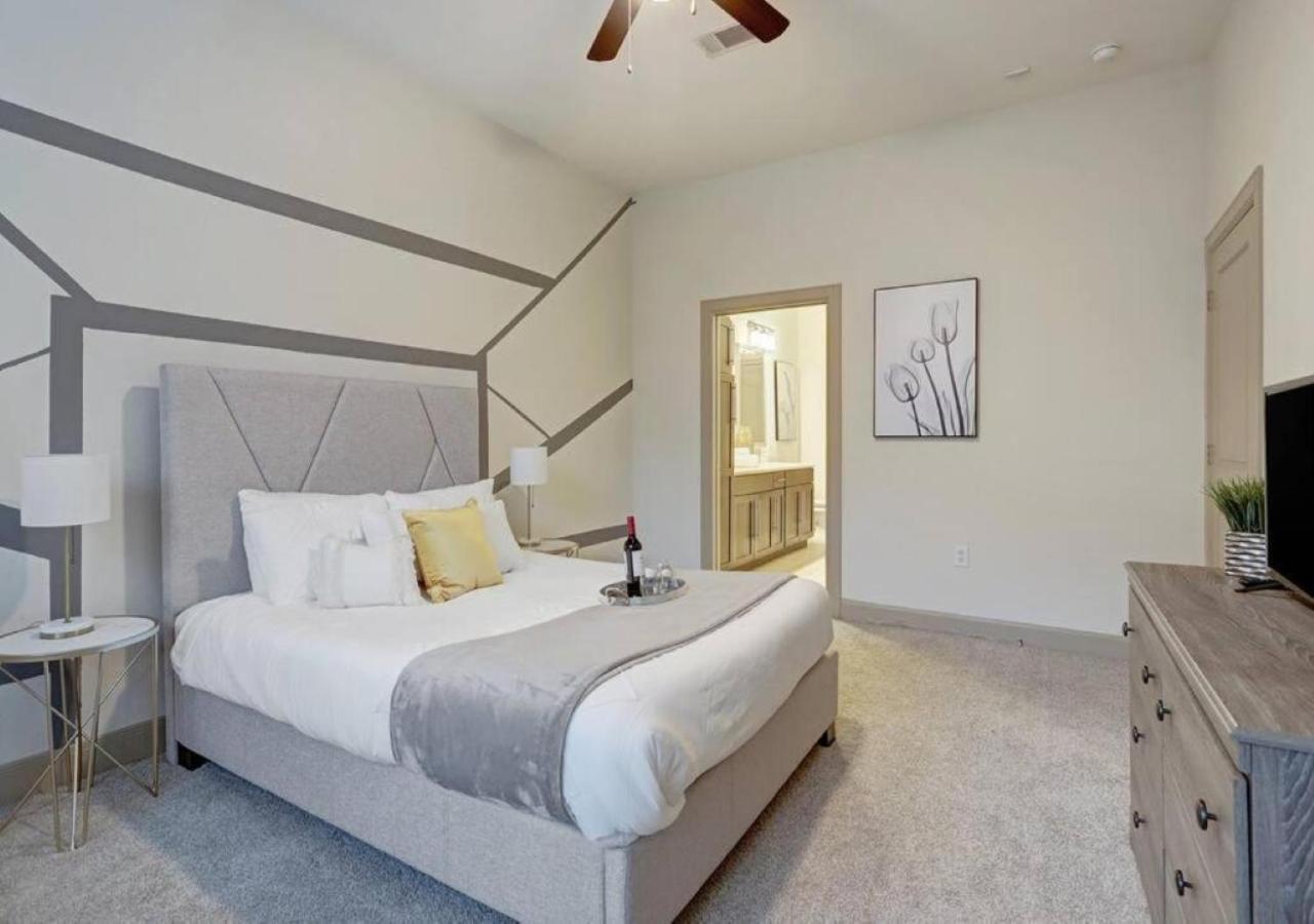 Inviting 2Br - Gym, Pool, Biz Center & Free Parking! Walk 2 Nrg Stadium! Near Med Ctr, Galleria, & Rice Village Houston Bagian luar foto